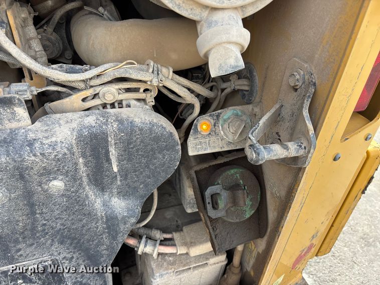 image for item DU6950 2016 Caterpillar 272D2 skid steer loader