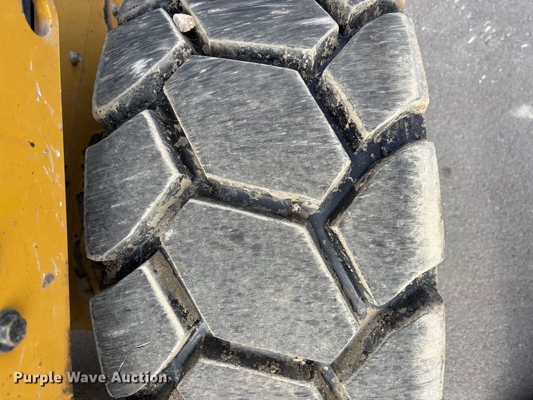 image for item DU6950 2016 Caterpillar 272D2 skid steer loader