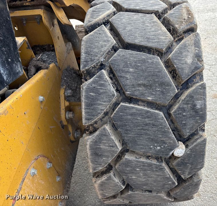image for item DU6950 2016 Caterpillar 272D2 skid steer loader