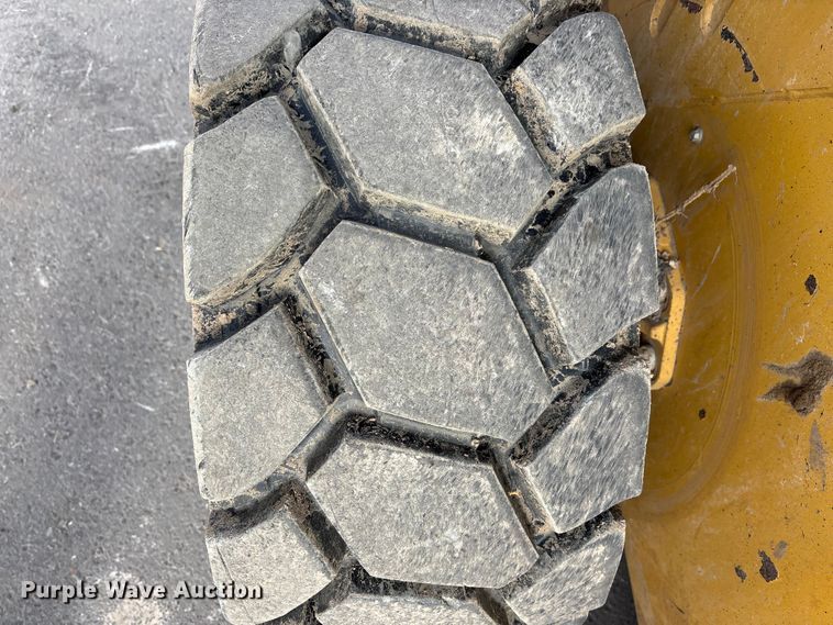 image for item DU6950 2016 Caterpillar 272D2 skid steer loader