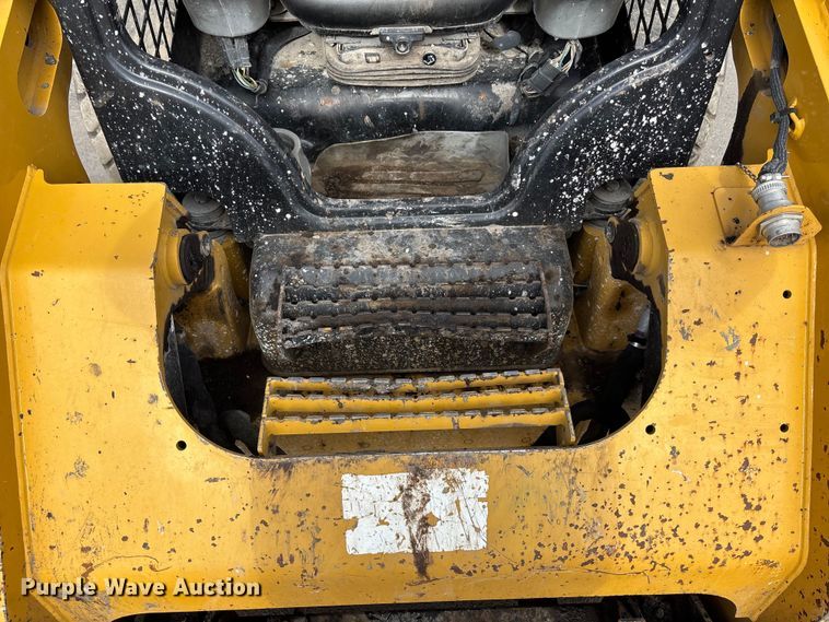 image for item DU6951 2015 Caterpillar 262D skid steer loader