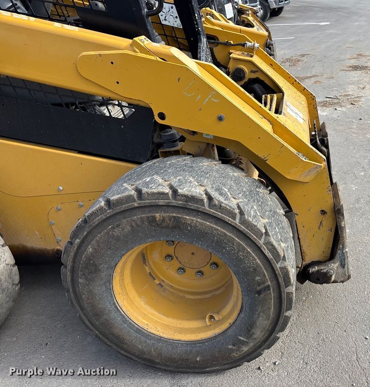 image for item DU6951 2015 Caterpillar 262D skid steer loader