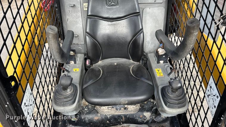 image for item DU6951 2015 Caterpillar 262D skid steer loader