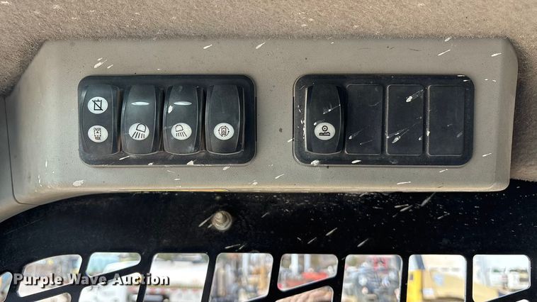 image for item DU6951 2015 Caterpillar 262D skid steer loader