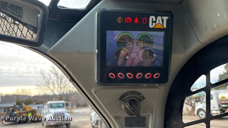 image for item DU6951 2015 Caterpillar 262D skid steer loader