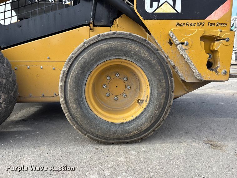 image for item DU6951 2015 Caterpillar 262D skid steer loader