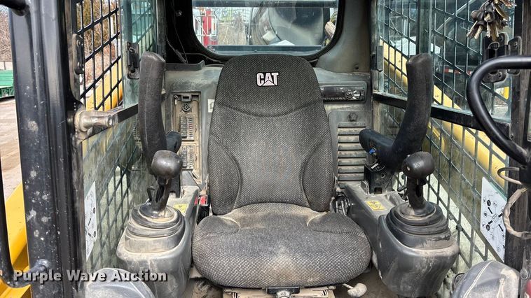 image for item DU6952 2015 Caterpillar 262D skid steer loader