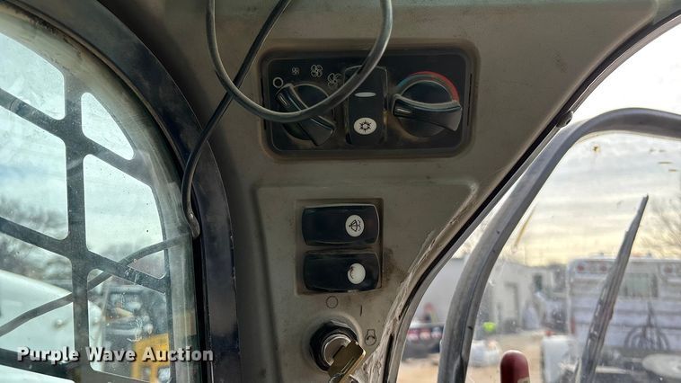 image for item DU6952 2015 Caterpillar 262D skid steer loader