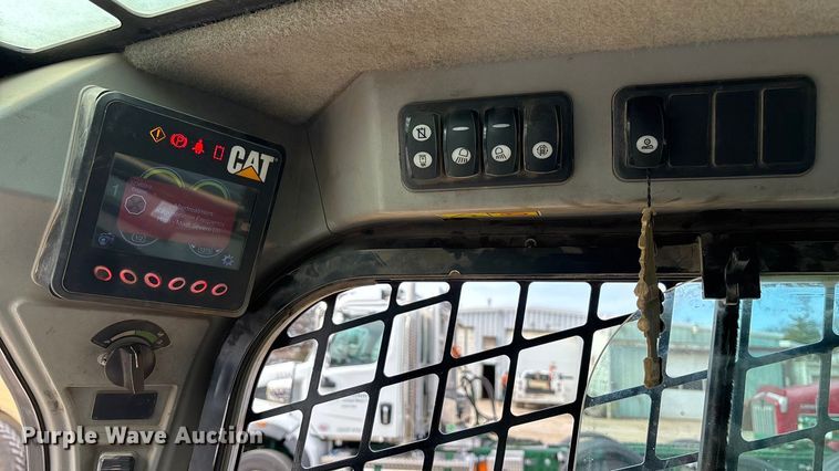 image for item DU6952 2015 Caterpillar 262D skid steer loader