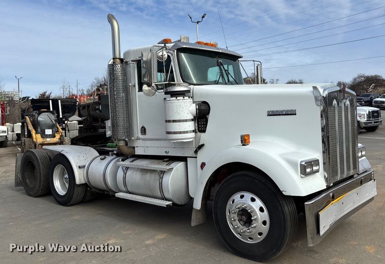 image for item DU6953 2001 Kenworth W900 semi truck