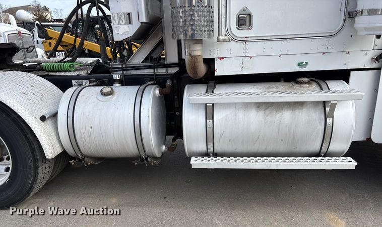 image for item DU6953 2001 Kenworth W900 semi truck