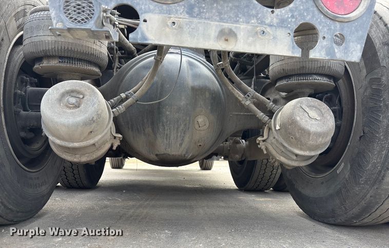 image for item DU6953 2001 Kenworth W900 semi truck