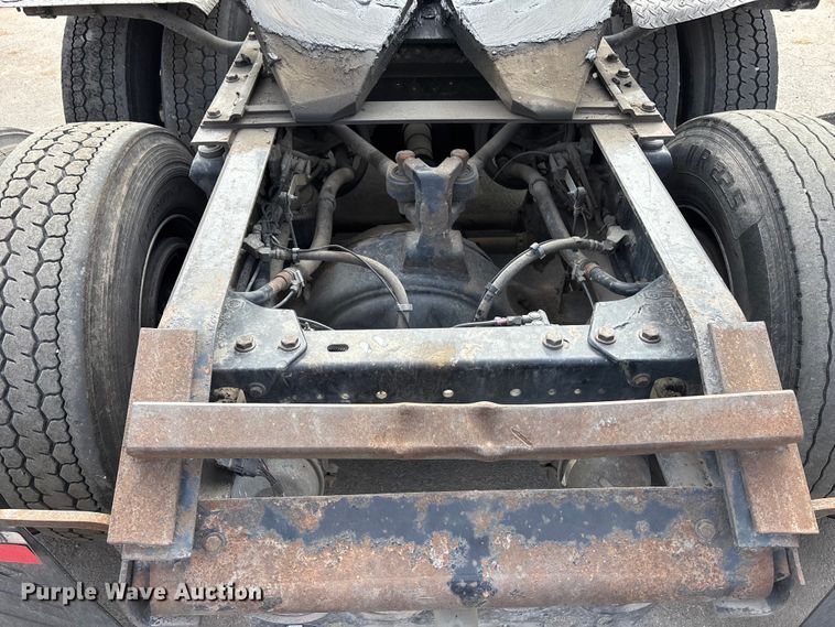 image for item DU6953 2001 Kenworth W900 semi truck