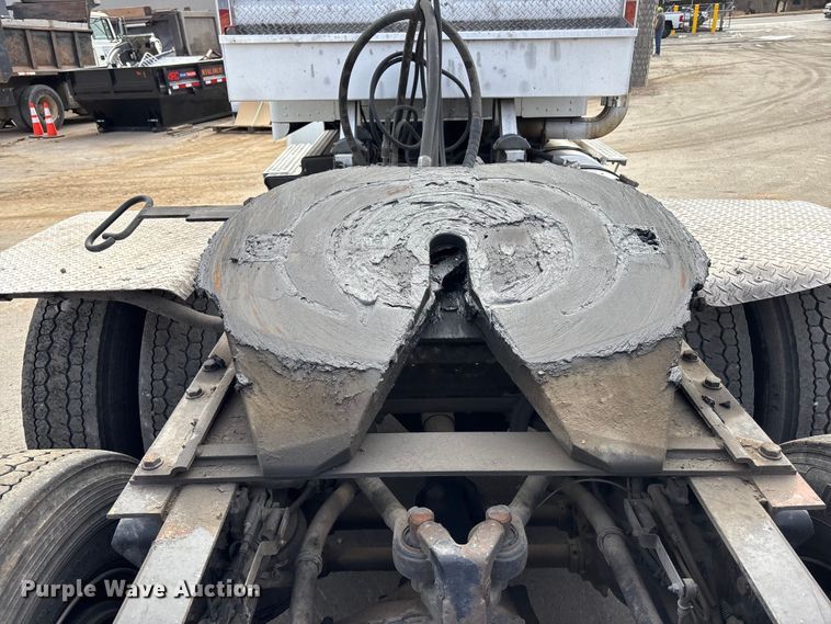 image for item DU6953 2001 Kenworth W900 semi truck