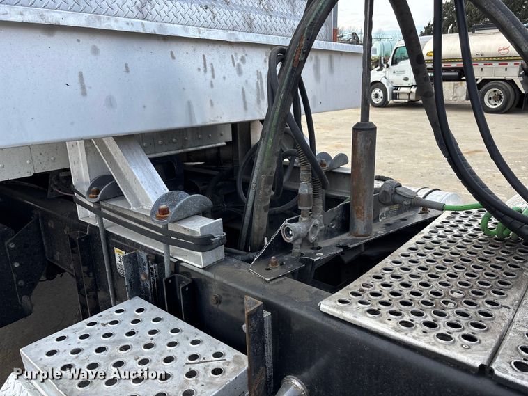 image for item DU6953 2001 Kenworth W900 semi truck