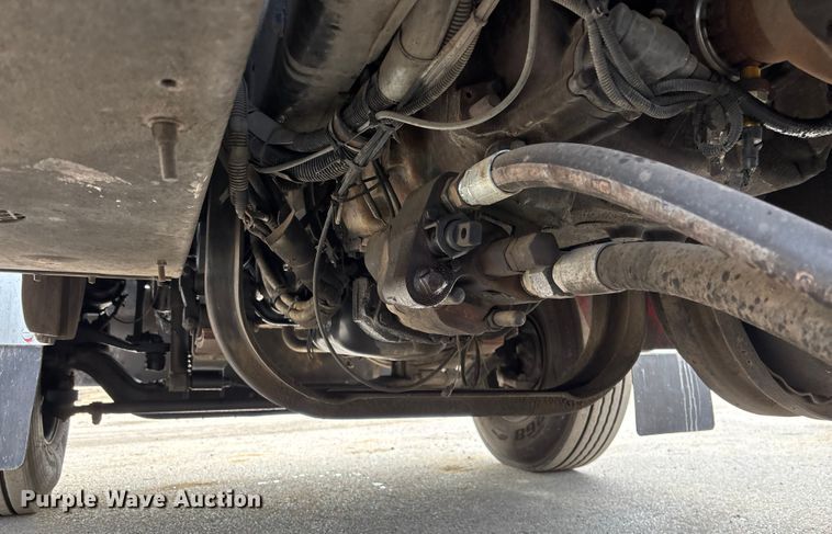 image for item DU6953 2001 Kenworth W900 semi truck