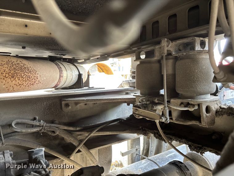 image for item DU6953 2001 Kenworth W900 semi truck