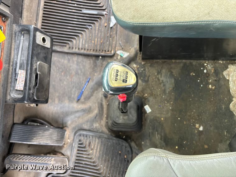 image for item DU6953 2001 Kenworth W900 semi truck