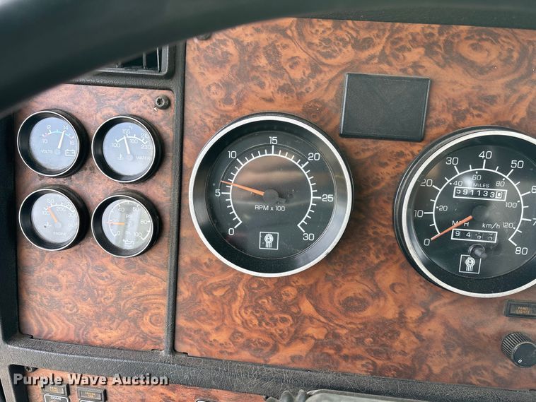 image for item DU6953 2001 Kenworth W900 semi truck