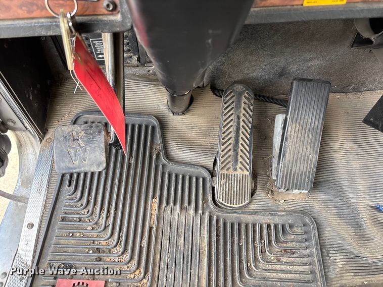 image for item DU6953 2001 Kenworth W900 semi truck