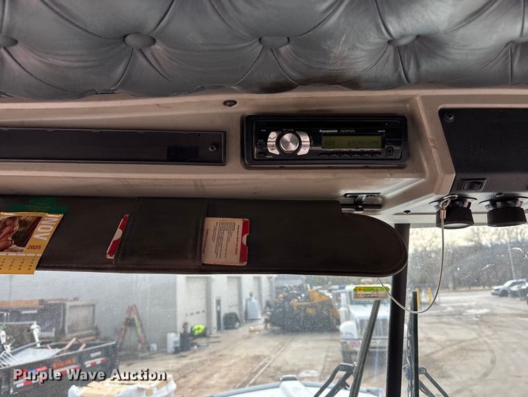 image for item DU6953 2001 Kenworth W900 semi truck