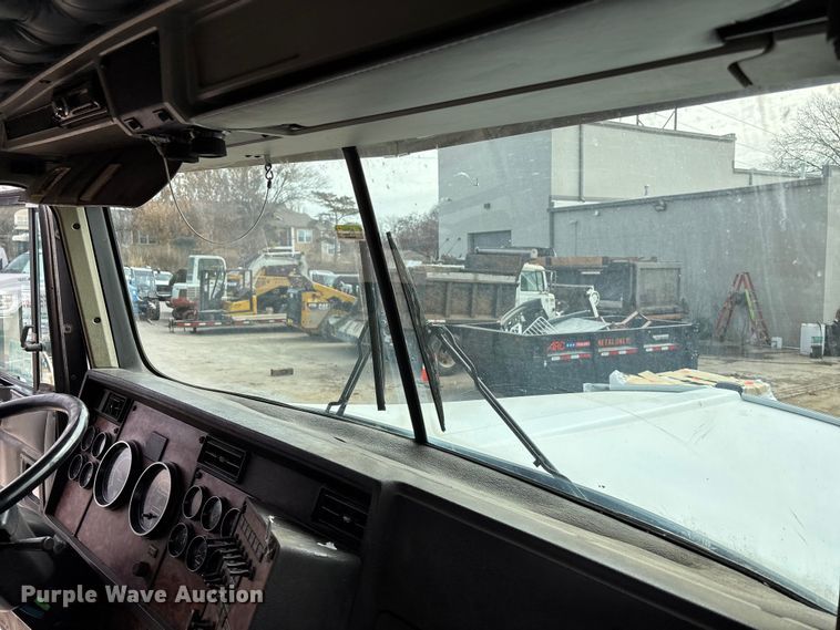 image for item DU6953 2001 Kenworth W900 semi truck