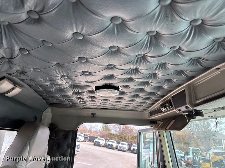 image for item DU6953 2001 Kenworth W900 semi truck