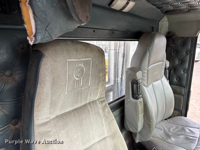 image for item DU6953 2001 Kenworth W900 semi truck