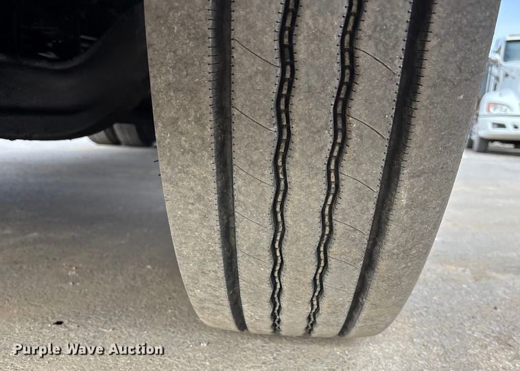 image for item DU6953 2001 Kenworth W900 semi truck