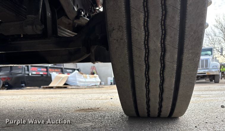 image for item DU6953 2001 Kenworth W900 semi truck