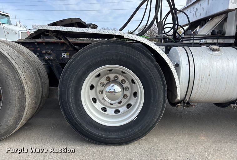 image for item DU6953 2001 Kenworth W900 semi truck