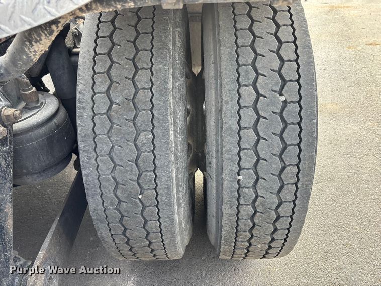 image for item DU6953 2001 Kenworth W900 semi truck