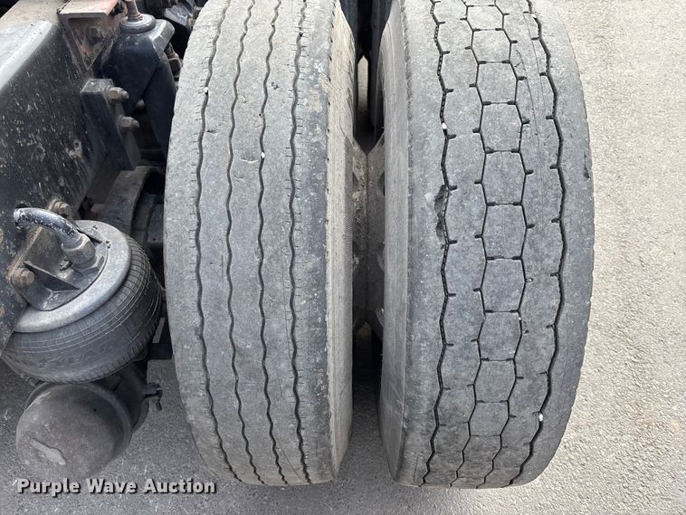 image for item DU6953 2001 Kenworth W900 semi truck