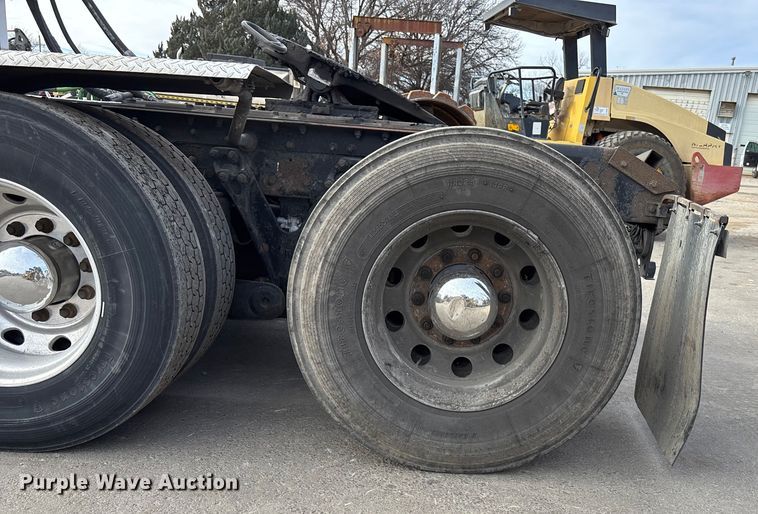 image for item DU6953 2001 Kenworth W900 semi truck