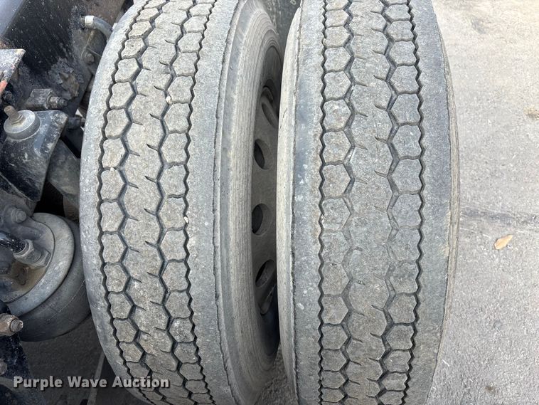 image for item DU6953 2001 Kenworth W900 semi truck