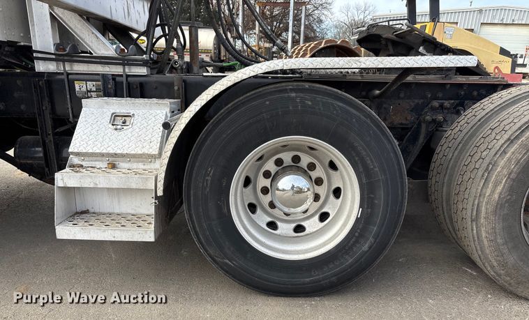 image for item DU6953 2001 Kenworth W900 semi truck