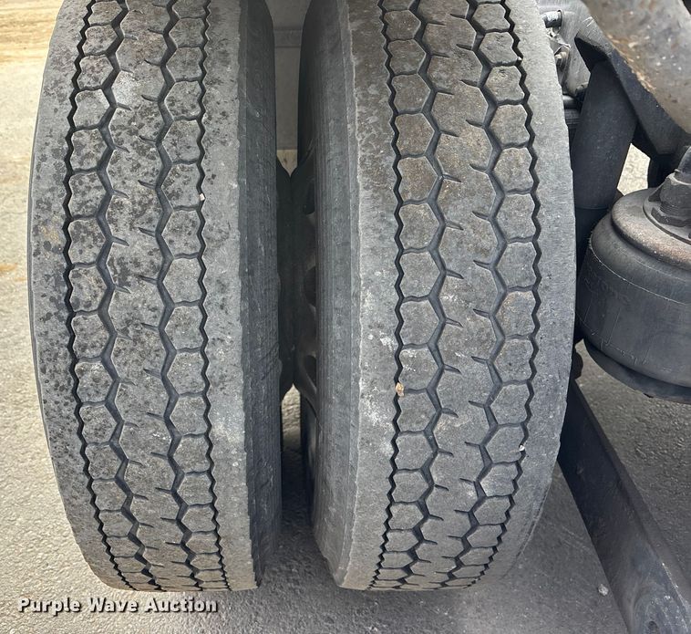 image for item DU6953 2001 Kenworth W900 semi truck