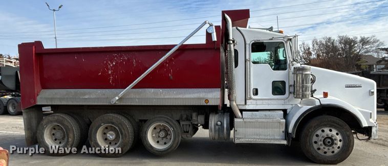 image for item DU6954 2016 Kenworth T800 dump truck