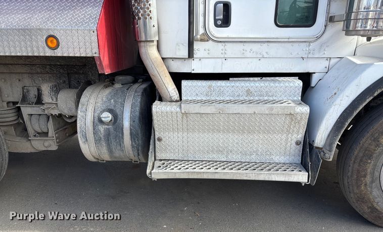 image for item DU6954 2016 Kenworth T800 dump truck