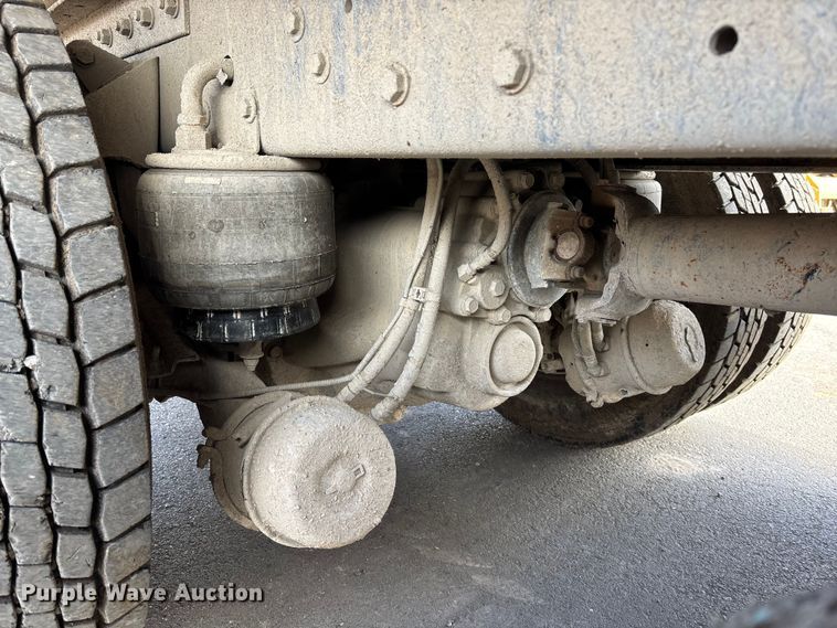 image for item DU6954 2016 Kenworth T800 dump truck