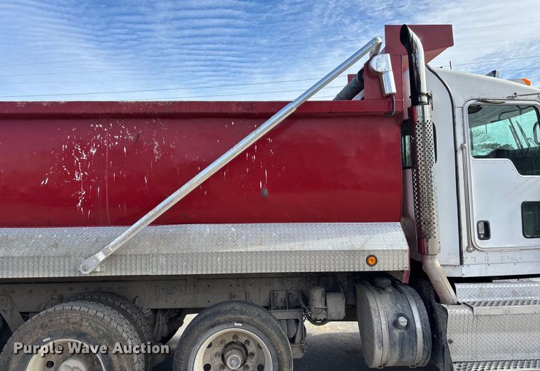 image for item DU6954 2016 Kenworth T800 dump truck