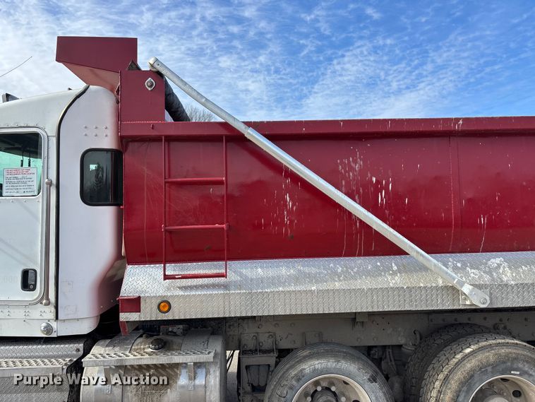 image for item DU6954 2016 Kenworth T800 dump truck