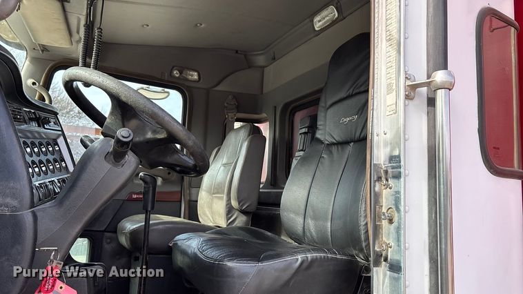 image for item DU6954 2016 Kenworth T800 dump truck