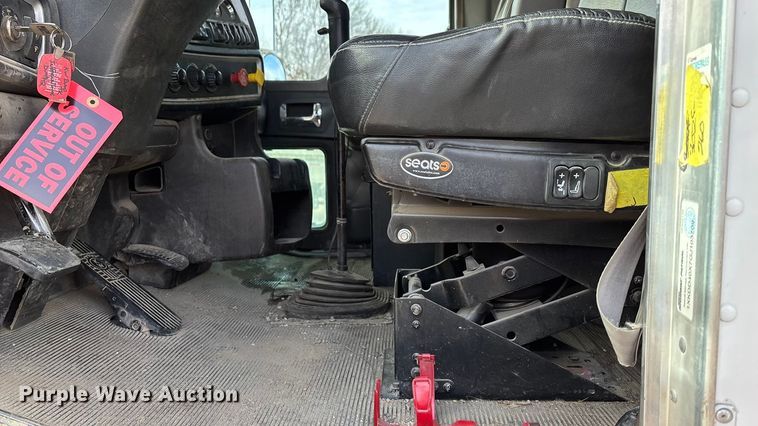 image for item DU6954 2016 Kenworth T800 dump truck