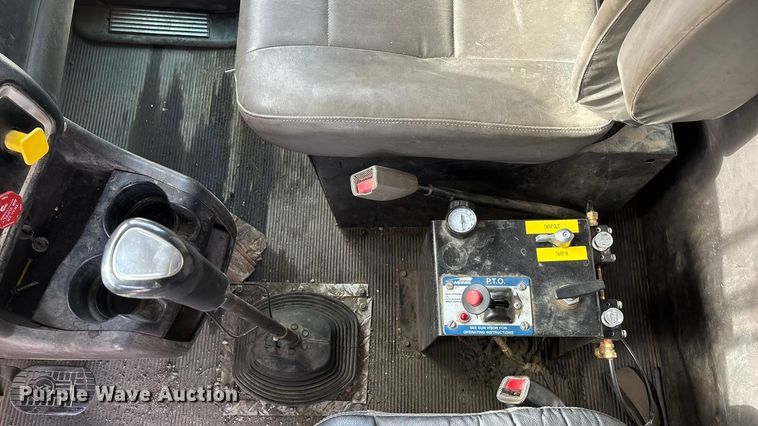 image for item DU6954 2016 Kenworth T800 dump truck