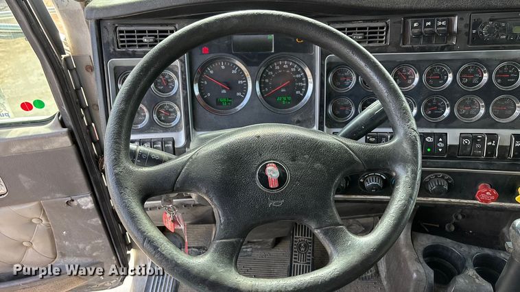 image for item DU6954 2016 Kenworth T800 dump truck