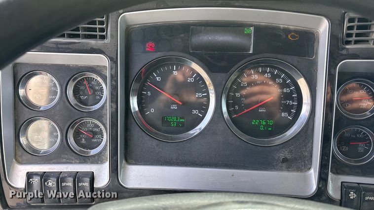 image for item DU6954 2016 Kenworth T800 dump truck