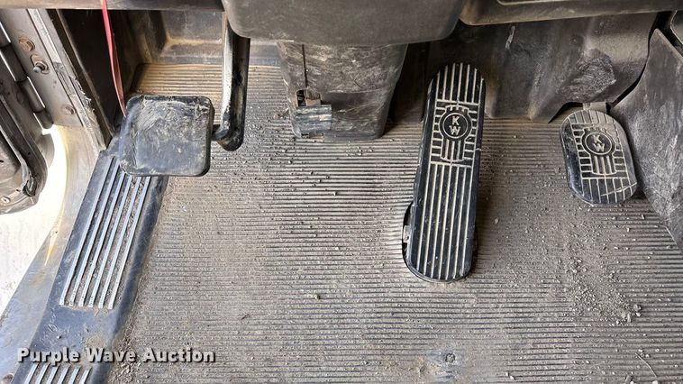 image for item DU6954 2016 Kenworth T800 dump truck