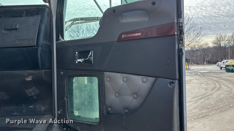 image for item DU6954 2016 Kenworth T800 dump truck