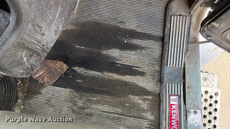 image for item DU6954 2016 Kenworth T800 dump truck